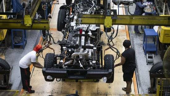 特朗普汽车关税引发批评和报复威胁