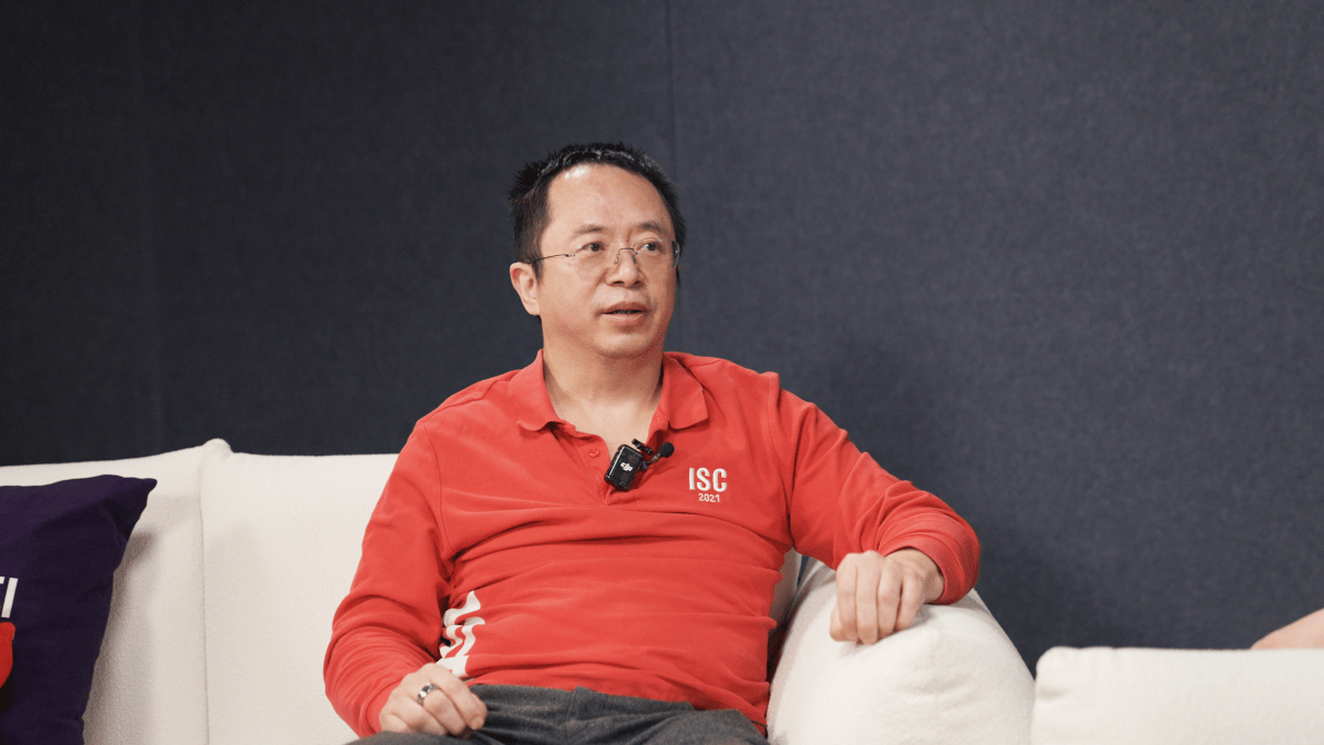 周鸿祎在移动云智算大会谈企业AI转型：“一三四二”方法论助力AI在企业落地