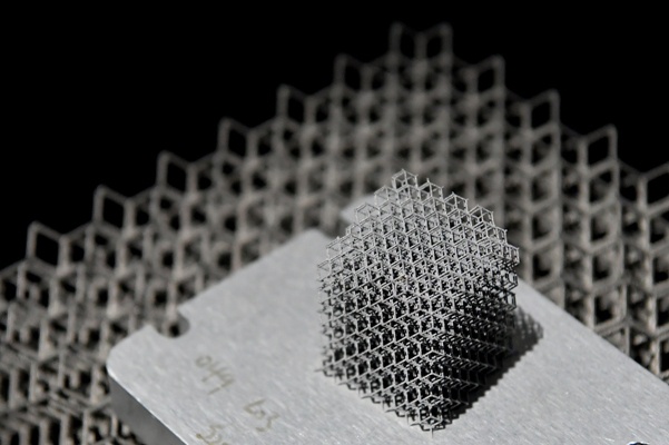 铂力特获得发明专利授权：“一种适用于双向铺粉稳定流场的控制装置及控制方法”