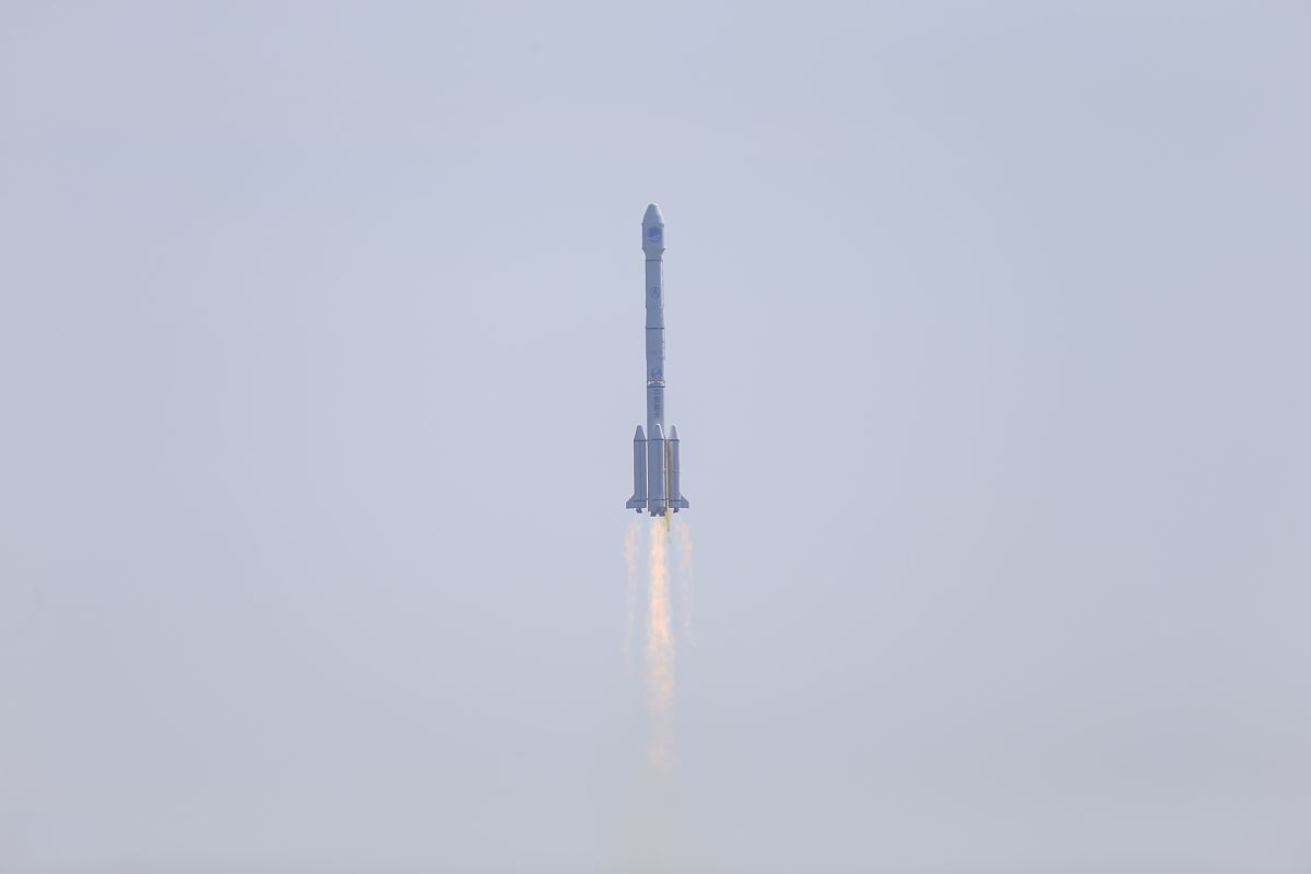 我国成功发射试验二十七号卫星01星-06星