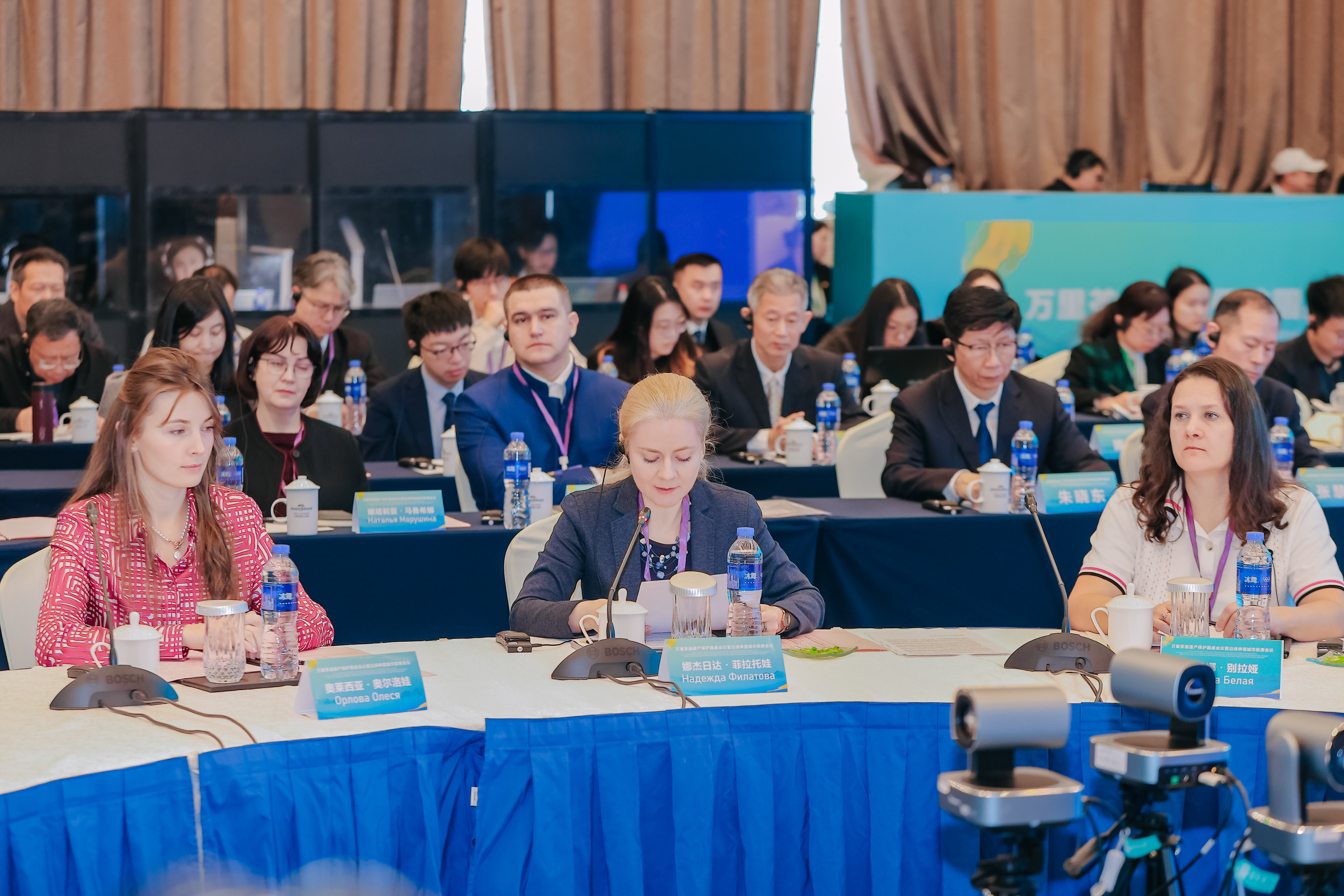 吕瑞浩公参同中非发展基金埃塞代表处代表进行工作交流