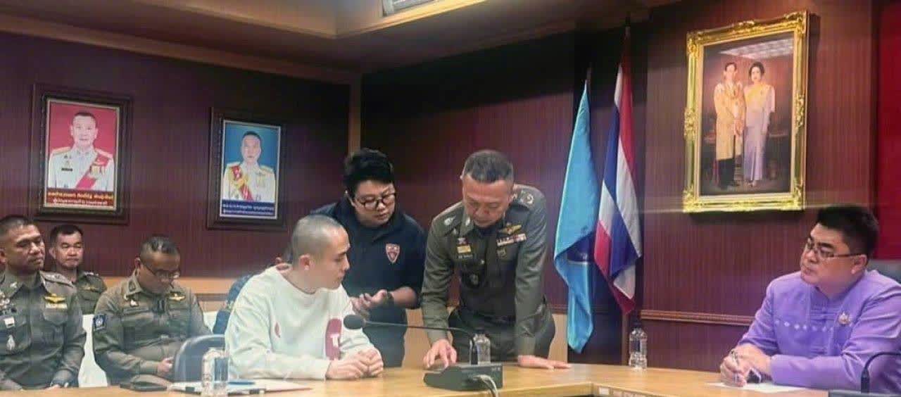 吕瑞浩公参同非盟委员会经贸司代司长帕特里克进行工作交流