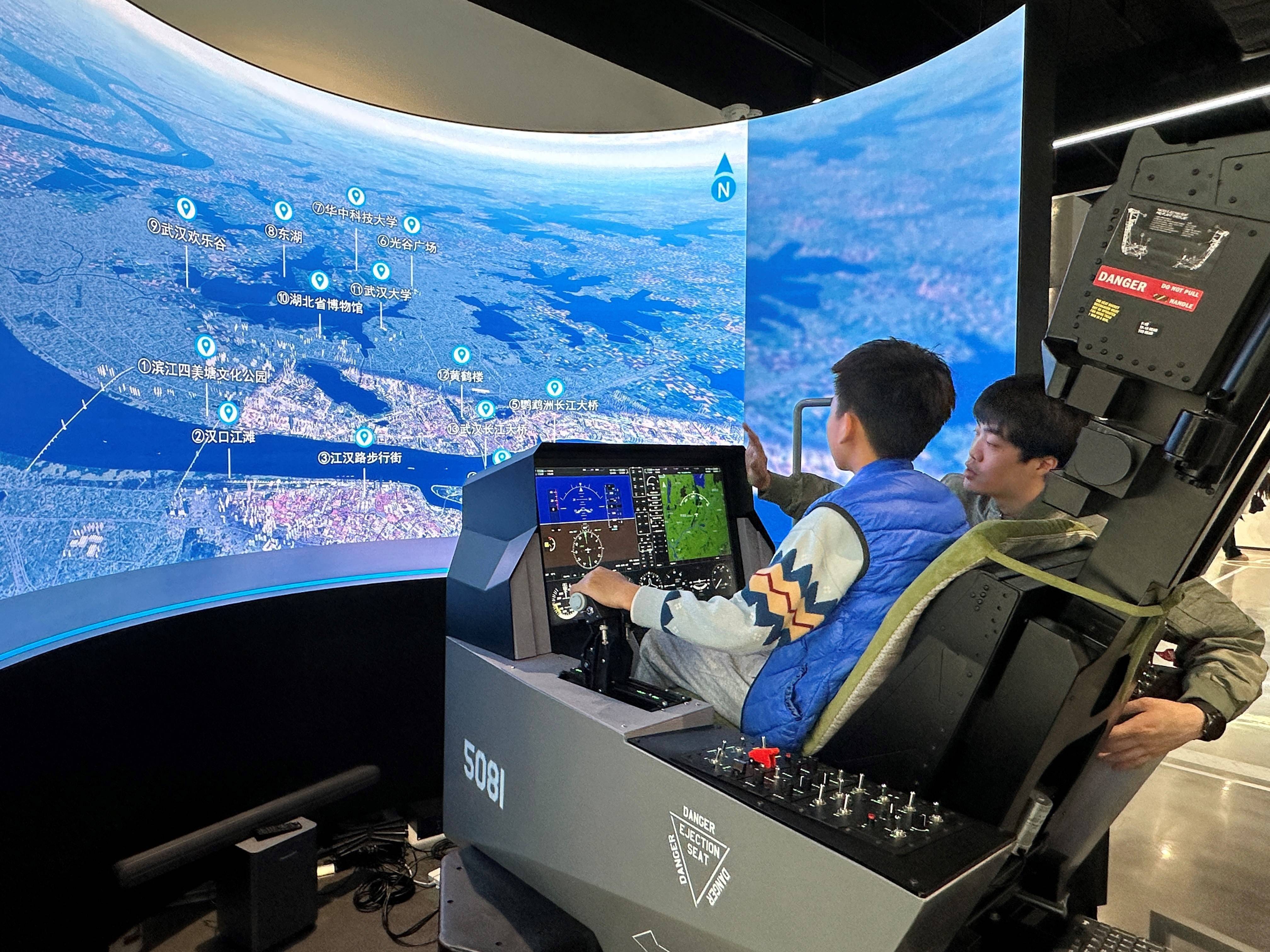 美籍小伙AI游广州 开启智慧文旅新体验