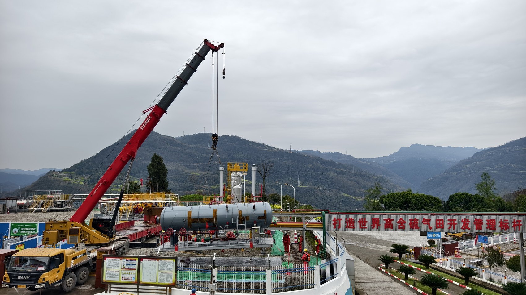 土复兴气田新井日产200万方天然气