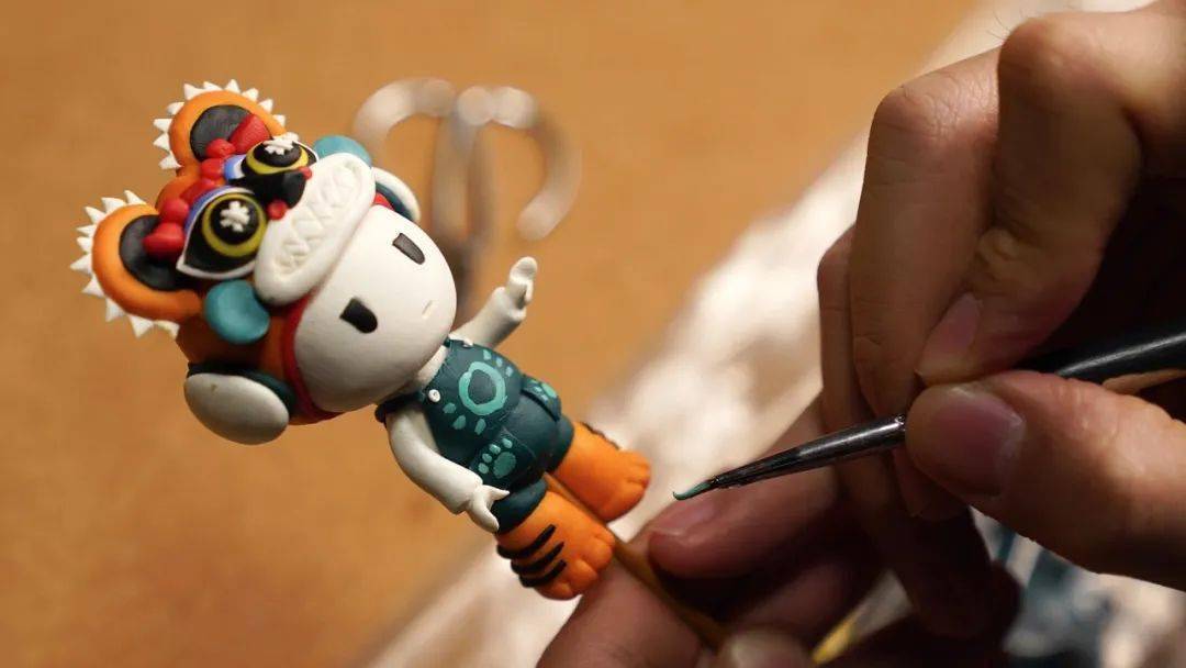 当提线木偶遇上直播“村晚”：一场非遗与时代的双向奔赴