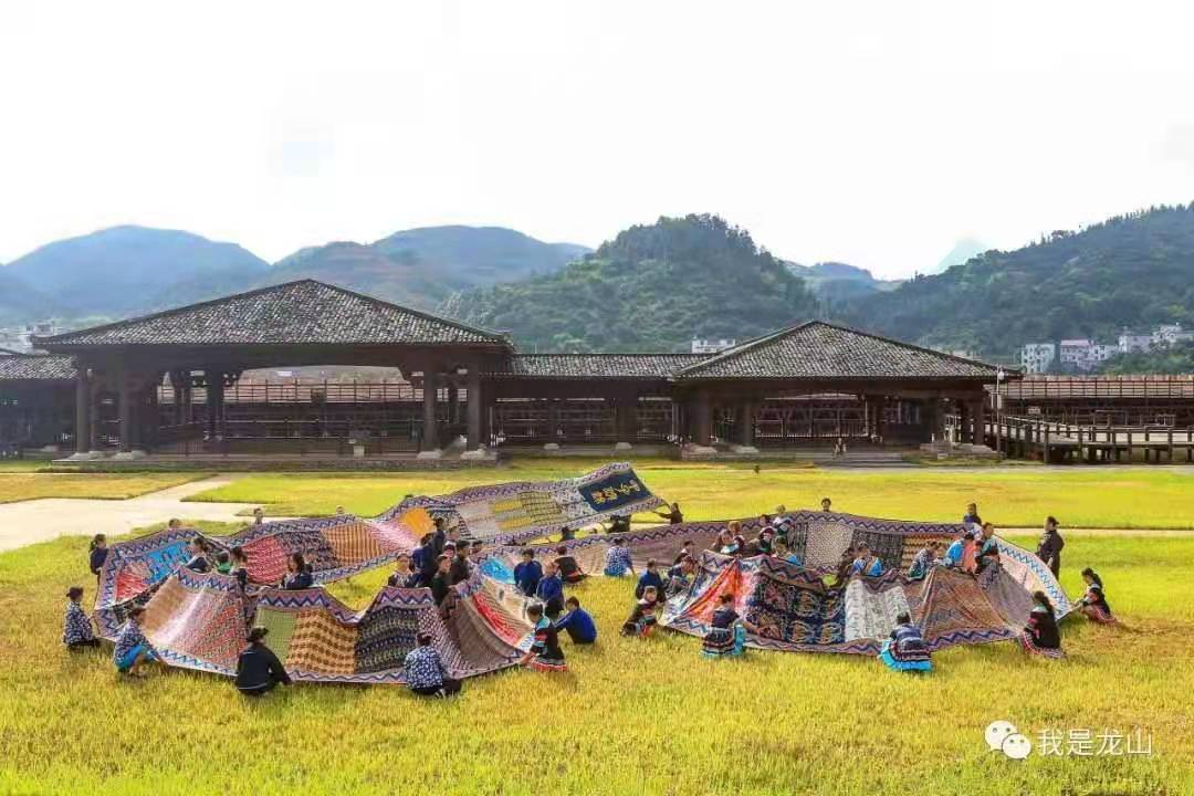 当提线木偶遇上直播“村晚”：一场非遗与时代的双向奔赴