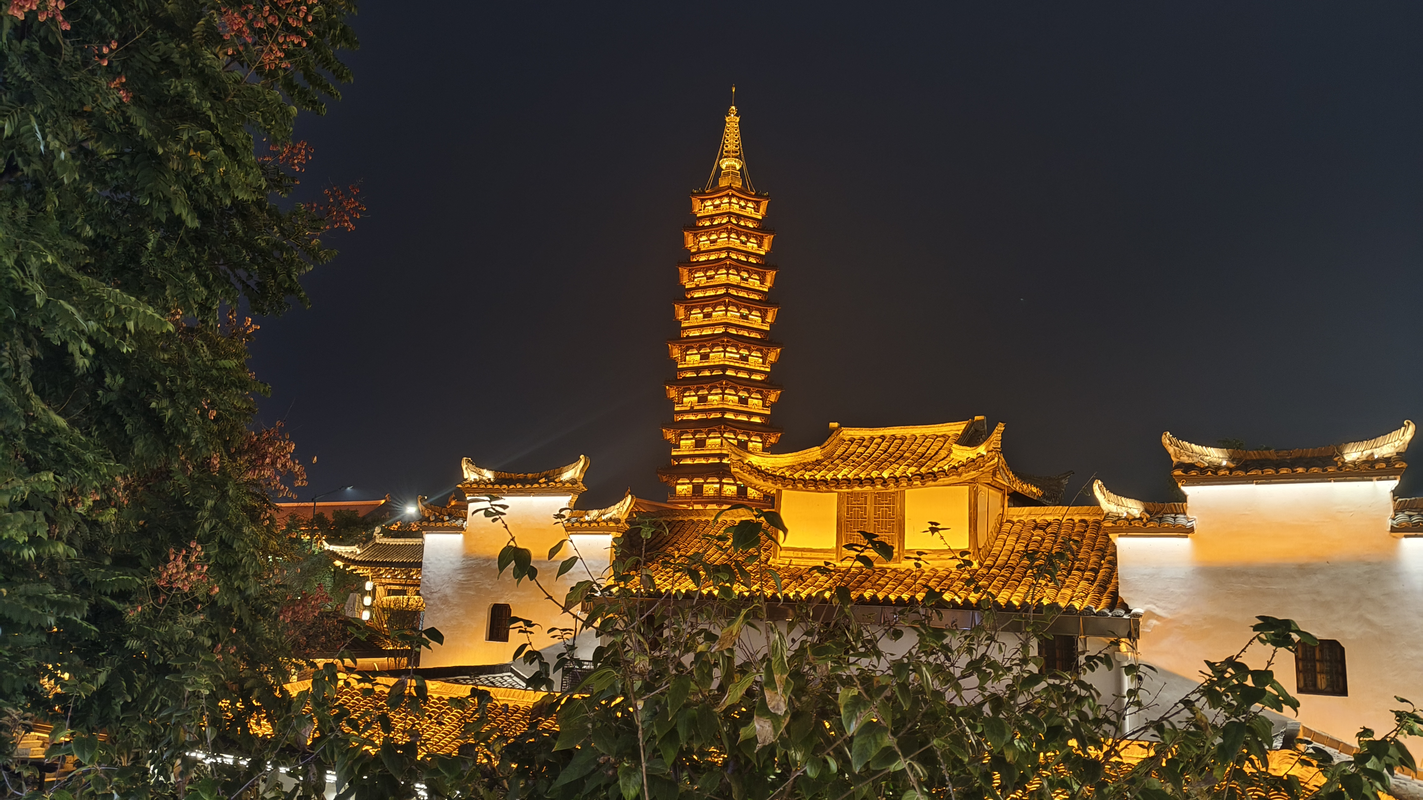 城市地标+二次元情感基建，尽显新型文化消费魅力