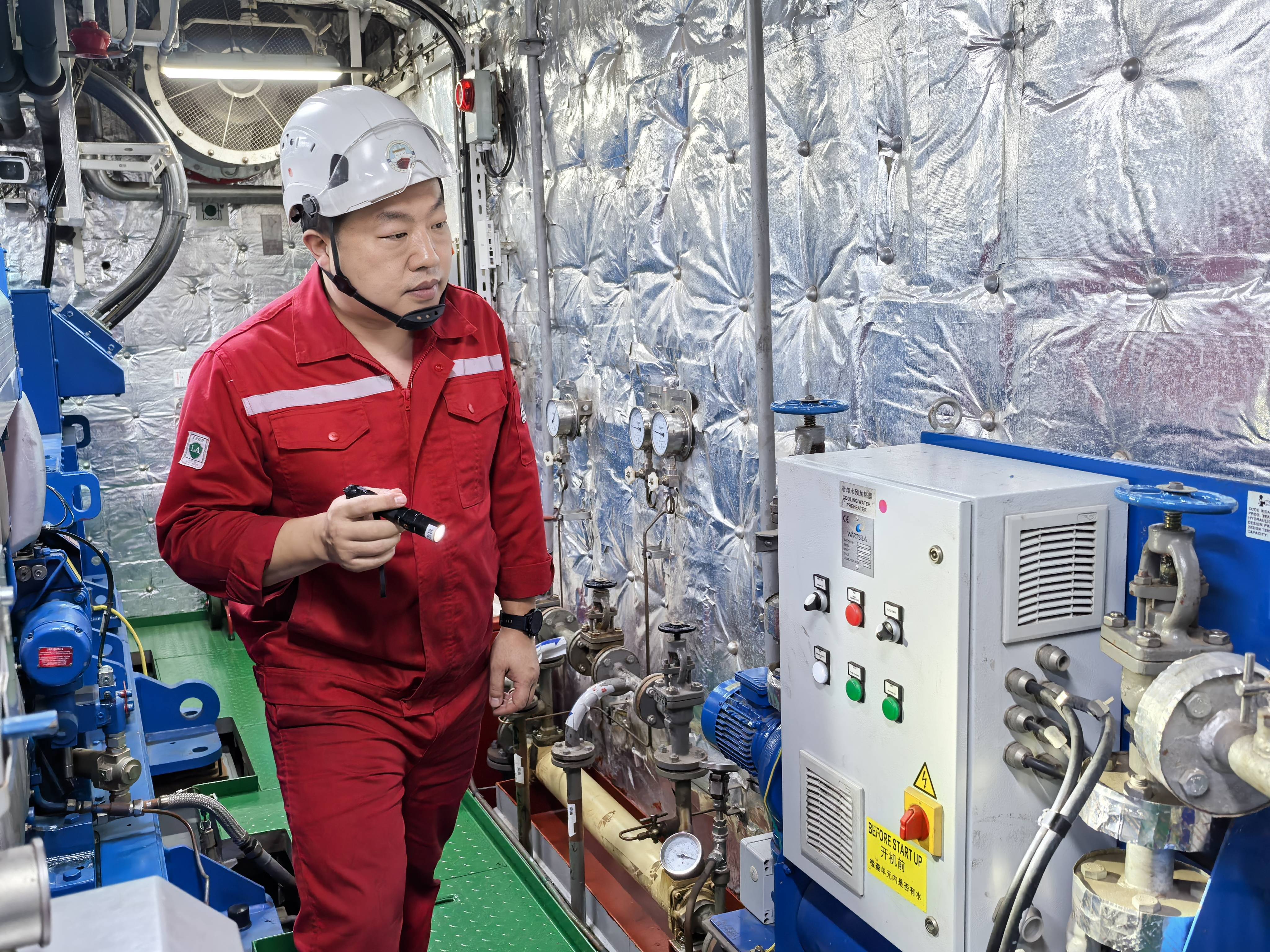 中国第41次南极考察队“雪龙2”号凯旋