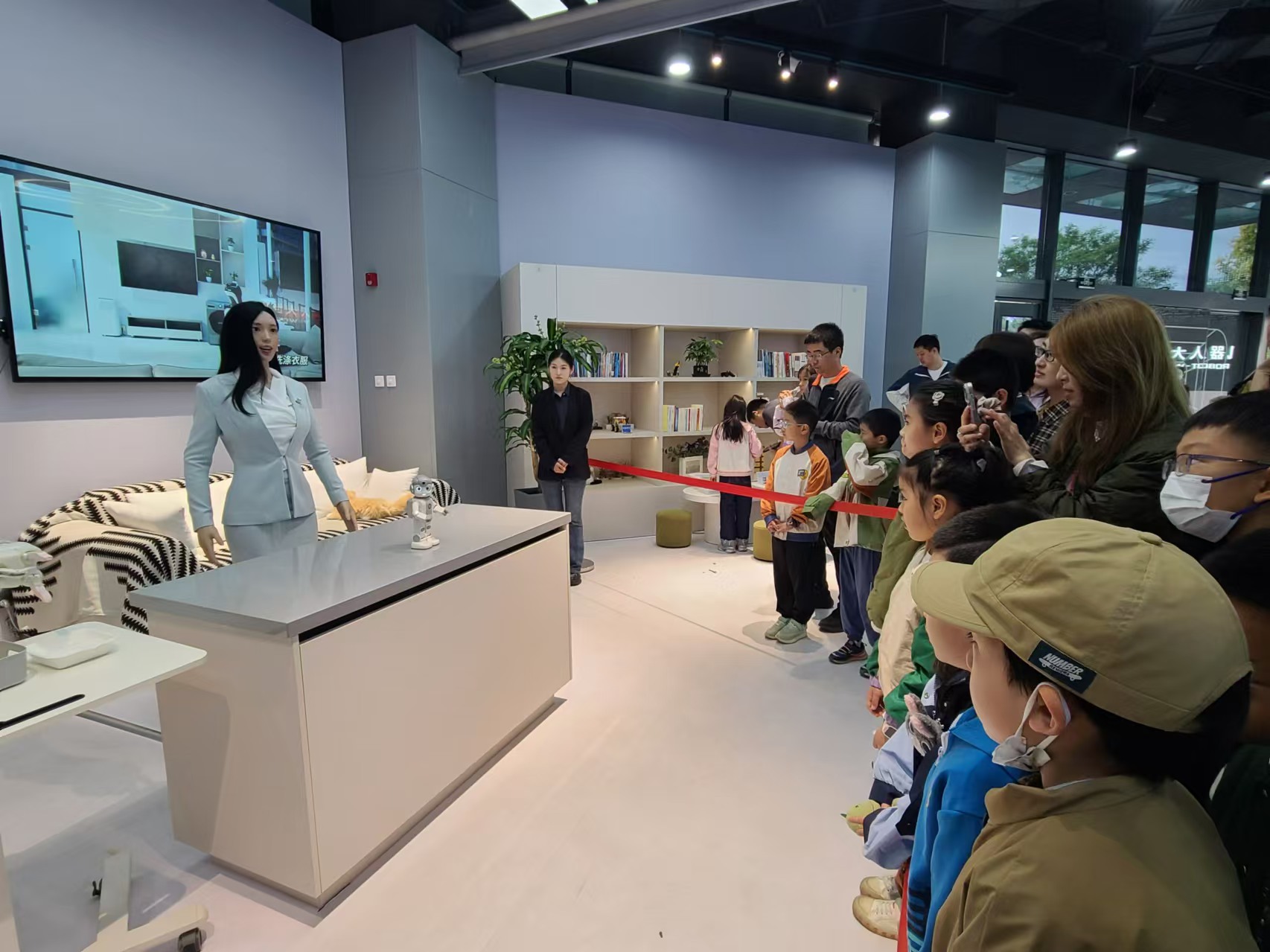 在北京，机器人“闯”出大世界