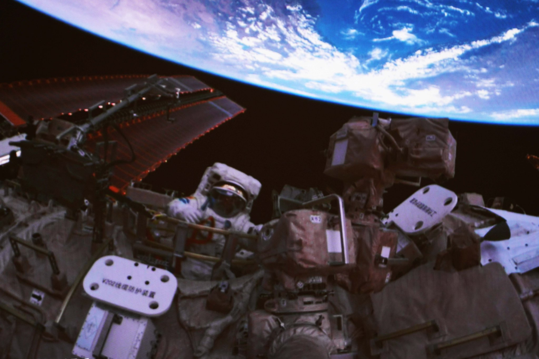 神舟二十号航天员乘组圆满完成第二次出舱活动