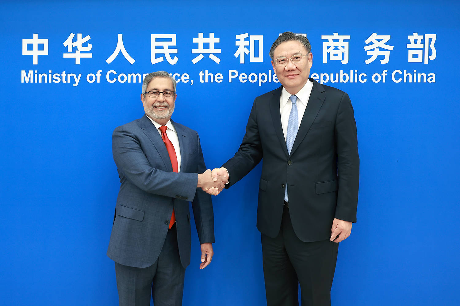 王文涛部长《求是》刊文：大力推进高水平对外开放