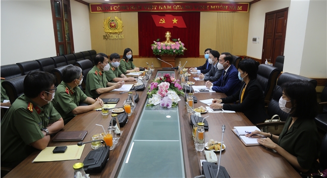 驻非盟使团团长蒋烽大使会见中石油非洲公司总经理卢江波