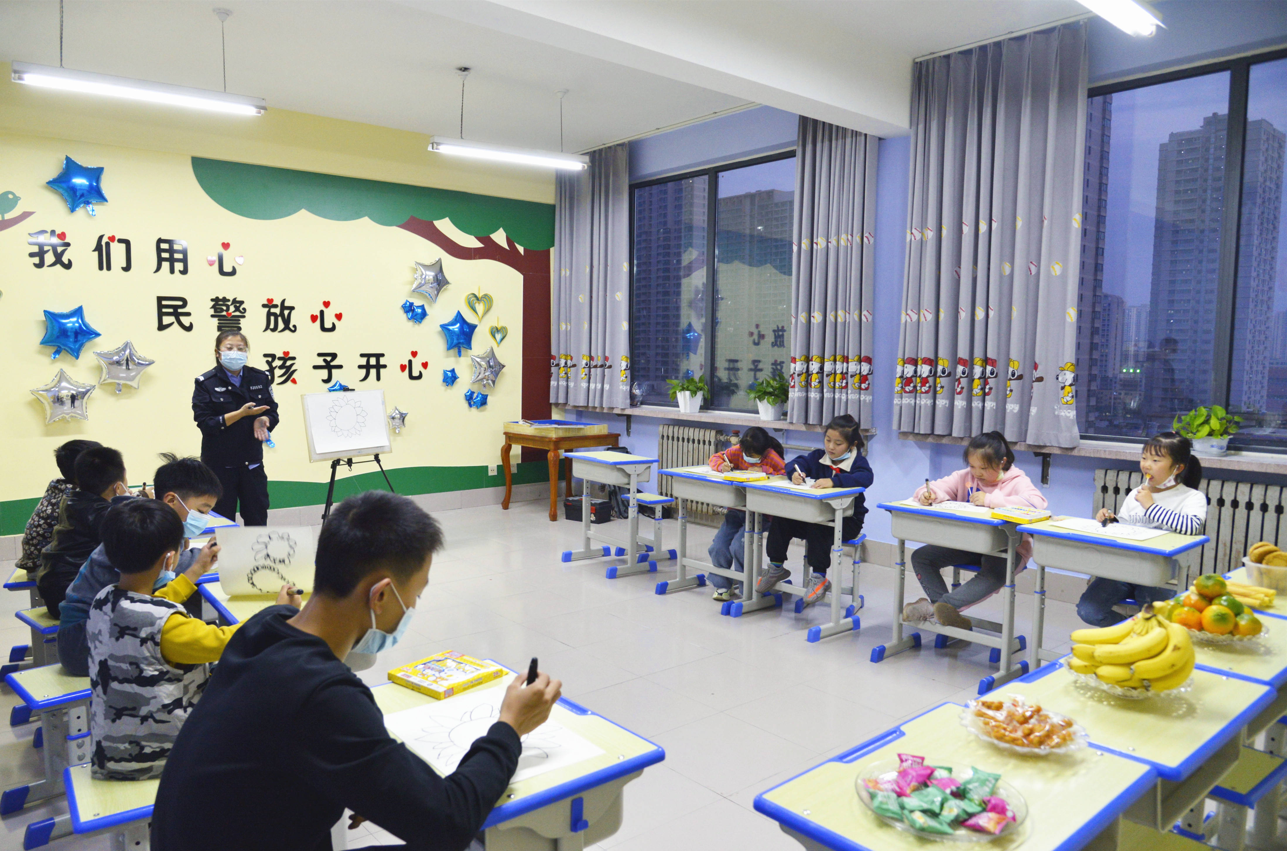 多方携手共筑“避风港“ 昆明网约车司机子女爱心托管班开班