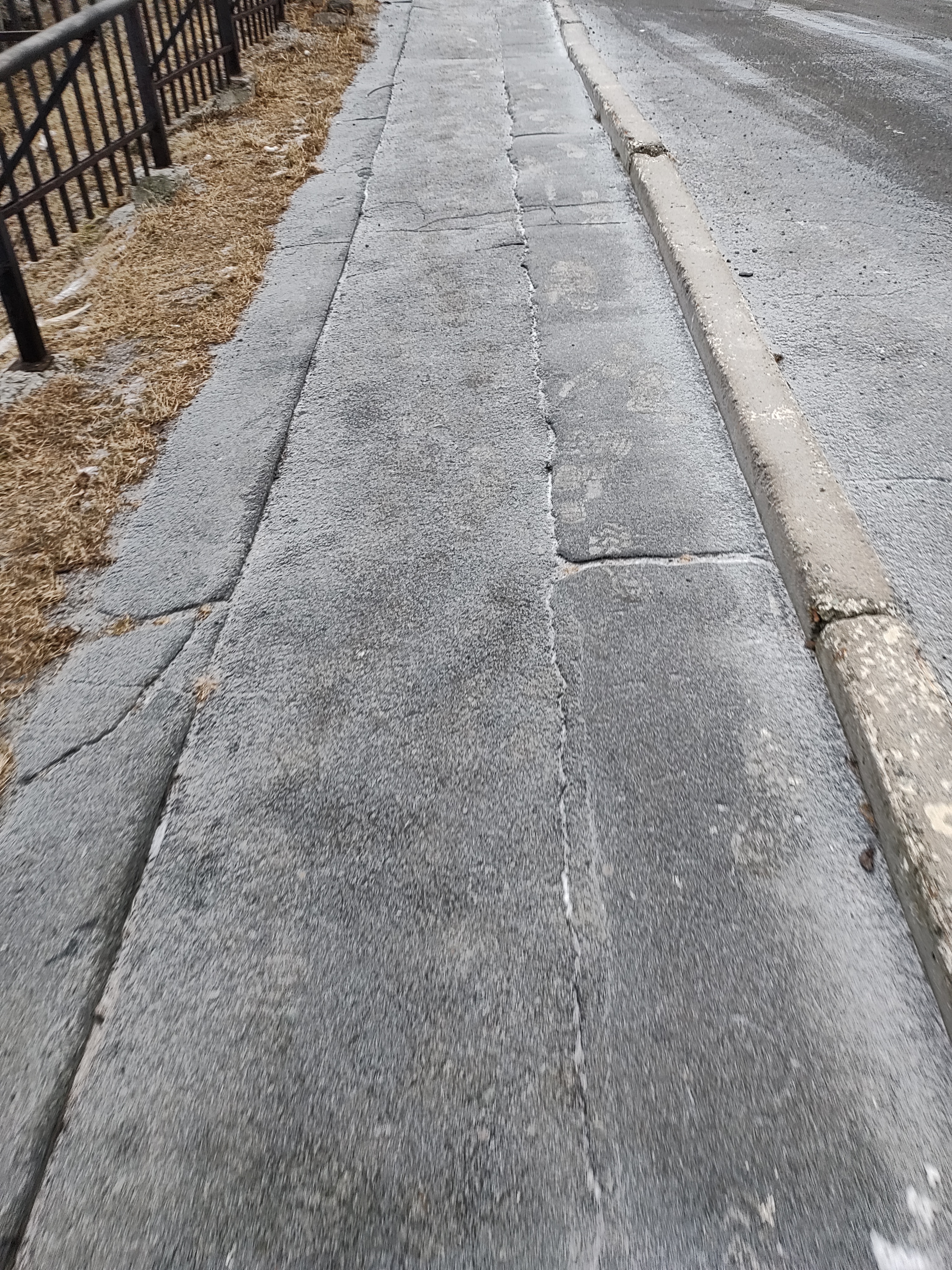 永新光学(603297.SH)：安高国际拟减持不超过20万股