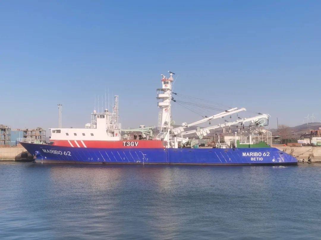 同舱容“姊妹船”同日突破 我国自研两艘亚洲超大型耙吸挖泥船成功下水