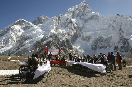 尼泊尔总理奥利要求社交媒体平台遵守当地法律并纳税