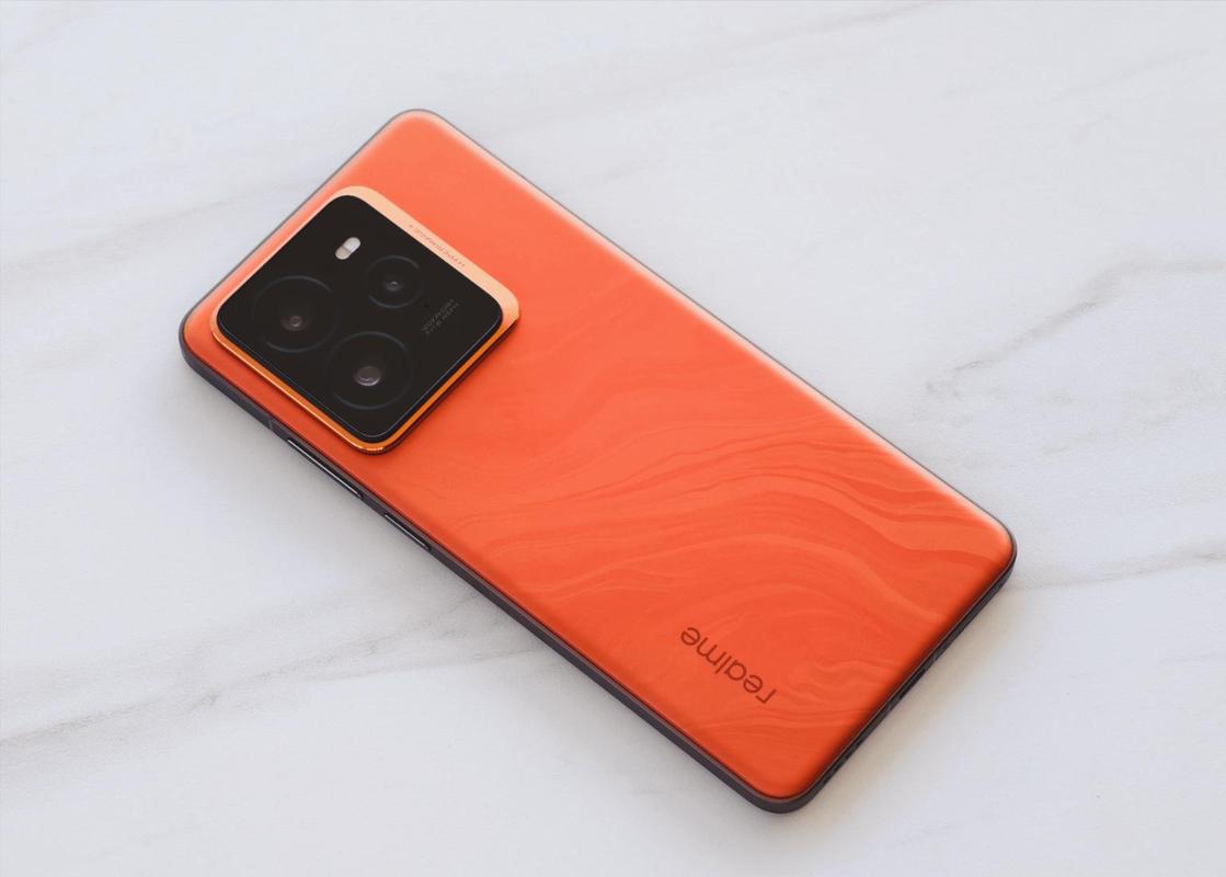 真我旗舰大改款，多项新技术亮相828真粉节