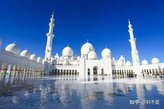 阿联酋与意大利探讨扩大经贸合作