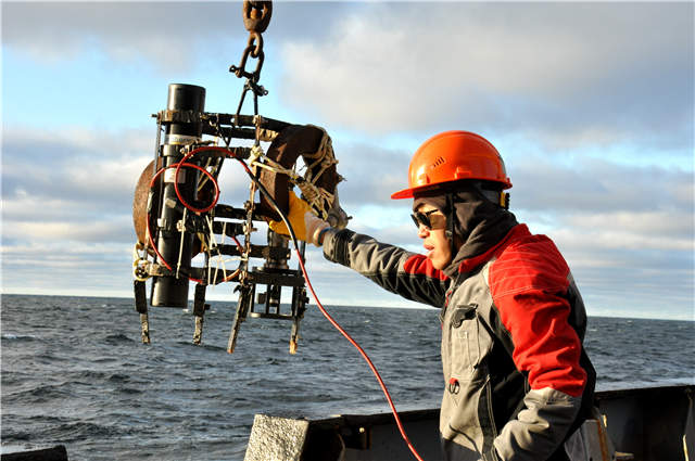 我国科学家在北冰洋陆坡发现深层叶绿素极高值