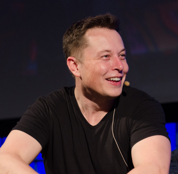 亚玛顿：公司作为特斯拉合格供应商有提供太阳能瓦片及储能相关产品