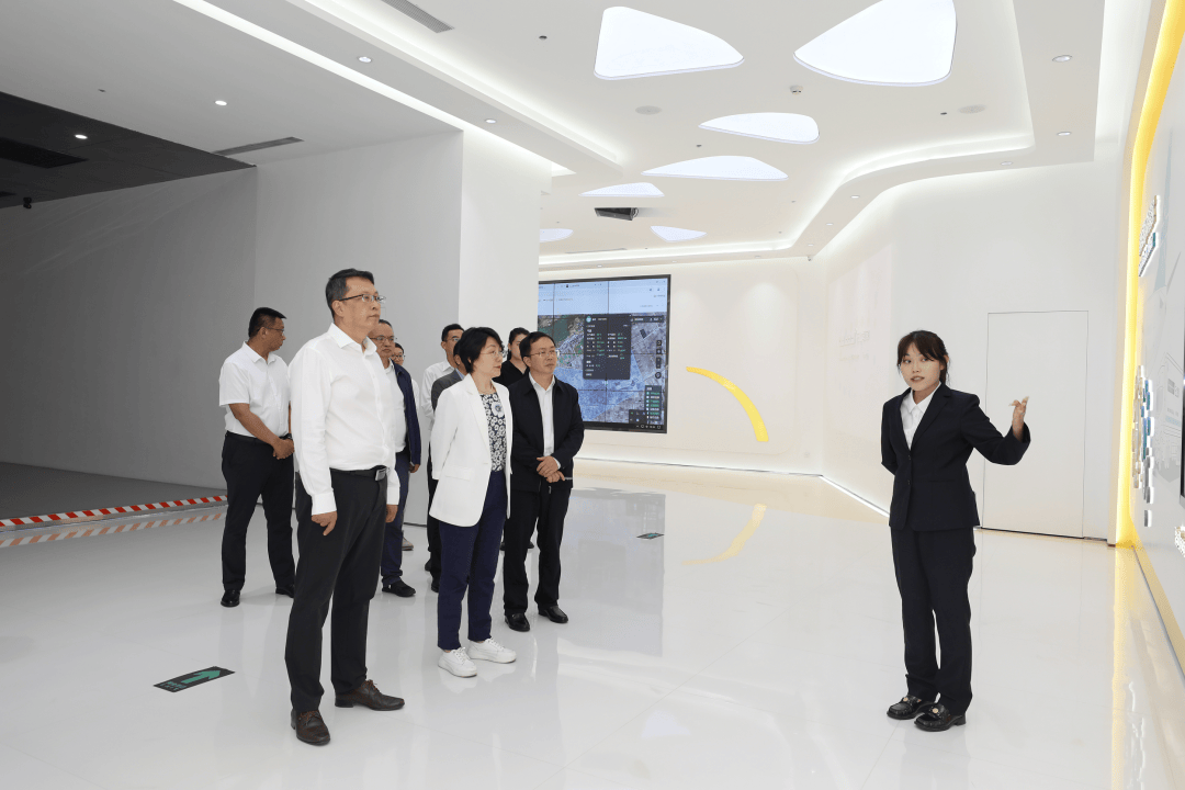 宋扬参赞与孟财政部经济关系局辅秘兼亚洲司司长举行工作会谈