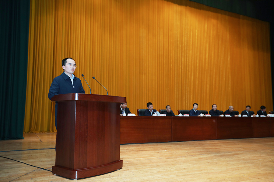 福龙马实控人张桂丰拟减持不超过623.14万股：约可套现1.51亿元，上半年营利双降