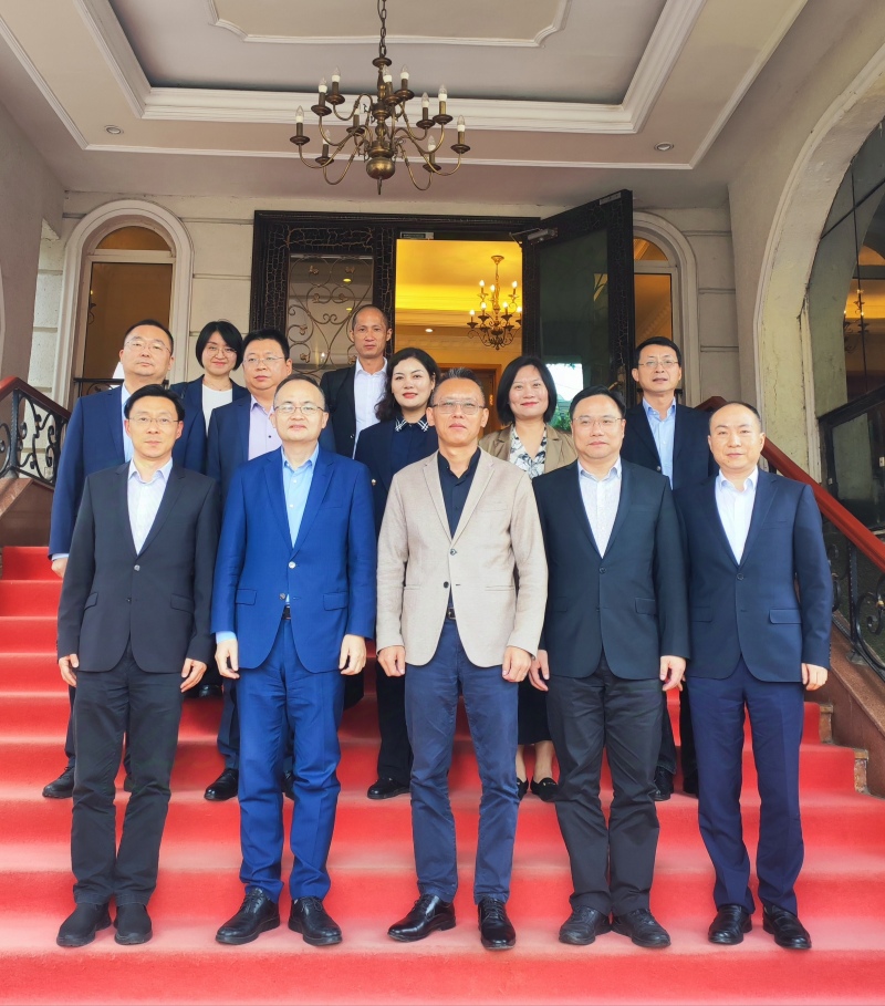 吕瑞浩公参同非洲疾控中心幕僚长巴尔德进行工作交流