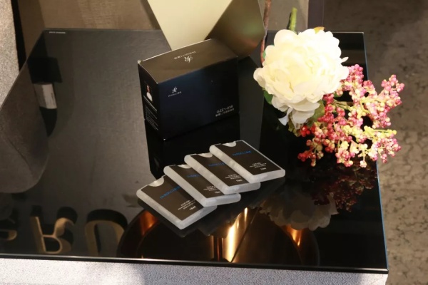 慕思股份获得实用新型专利授权：“一种插瓶式香薰床垫”