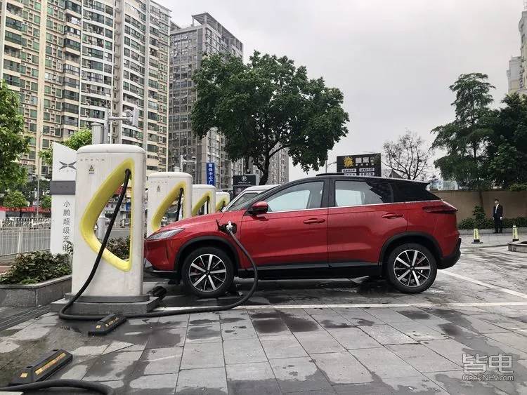 比亚迪获得发明专利授权：“用于电池托盘的边梁、电池托盘、电池包以及车辆”