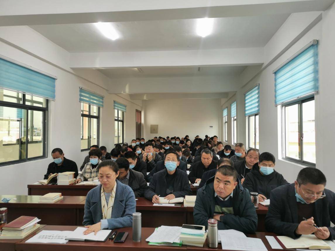 财政部长称喀麦隆2025年GDP将突破4%，并对财政纪律表示赞赏