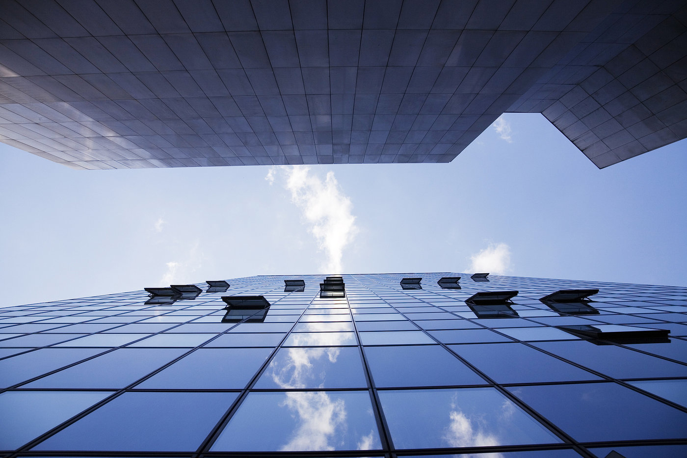 汇通能源(600605.SH)：上海洪赢拟减持不超过0.44%股份