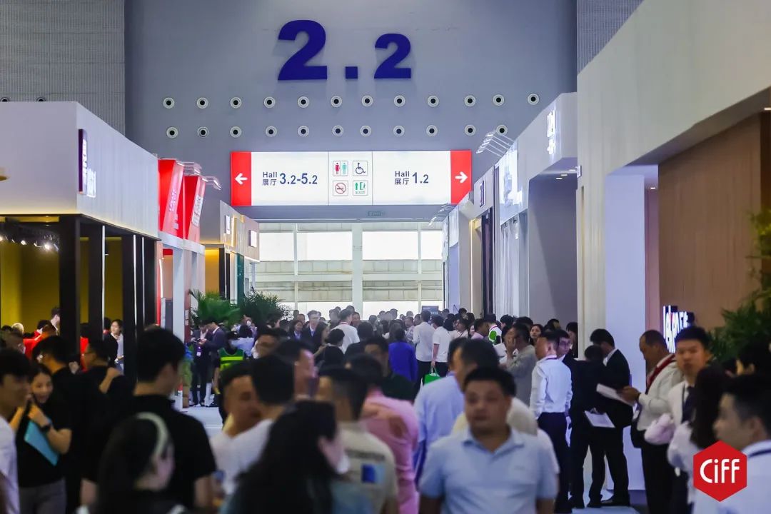 《第八届进博会传播影响力报告》发布 高通荣获2025年“进博之星”