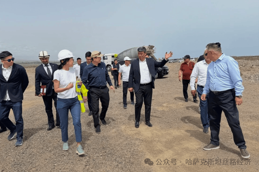 乌兹别克斯坦总统出席重大能源项目投产及新项目开工仪式