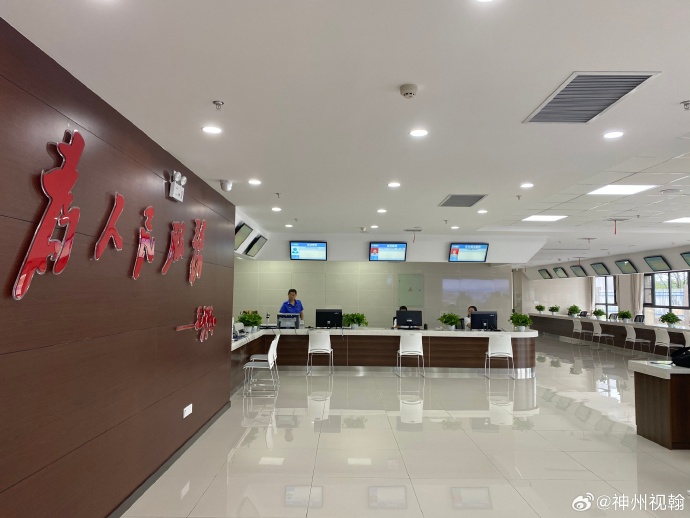 荣科科技：法定代表人由王功学变更为段刚