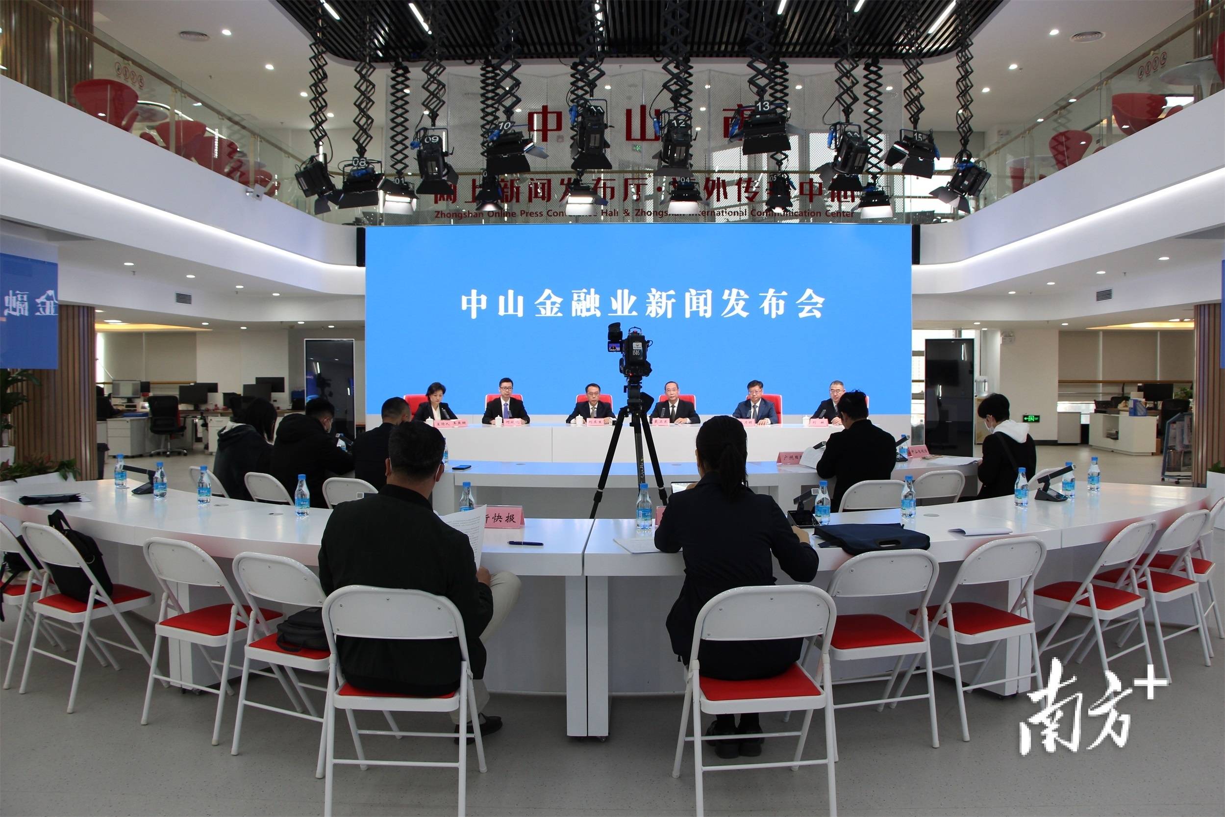 “量增价降”？社科院高培勇：分配制度改革是提振消费的关键抓手