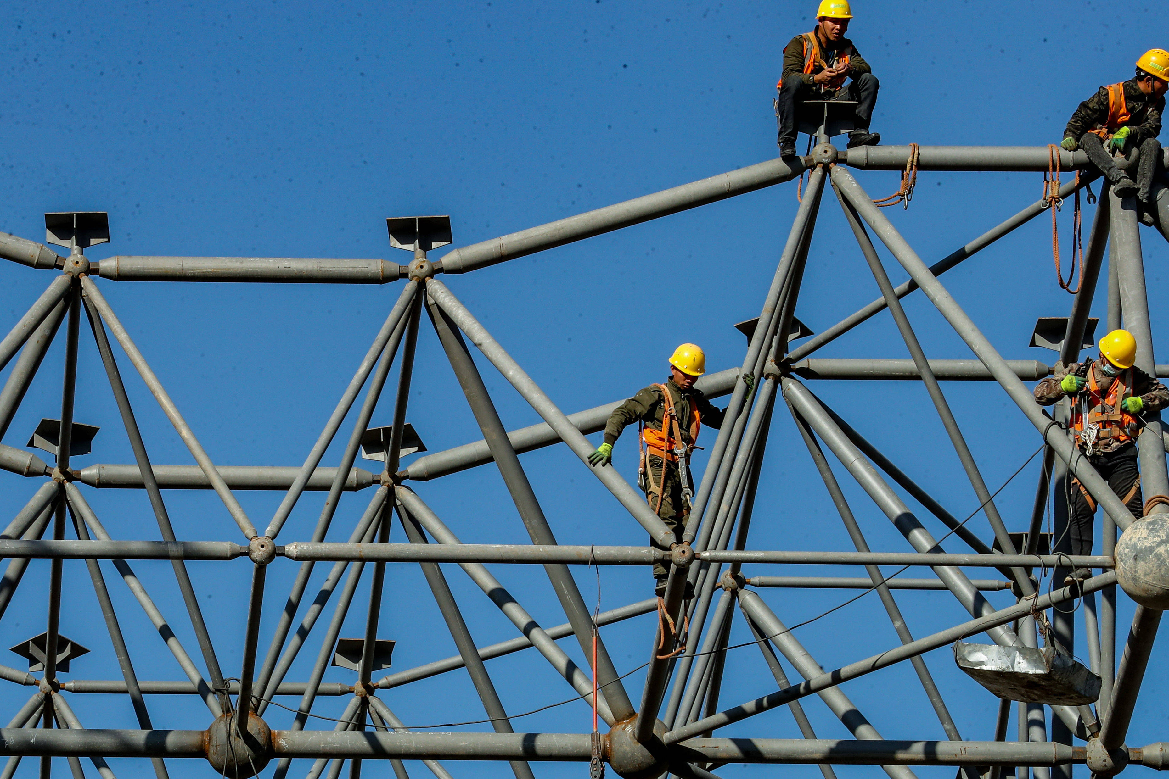 华孚时尚：阿克苏项目完成主体结构施工