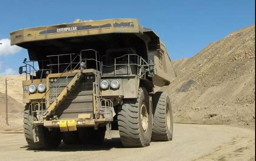 于维华参赞拜会马里国家地质矿业局局长