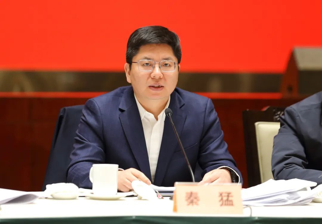 常熟银行：1月15日高管陆鼎昌、干晴增持股份合计12万股