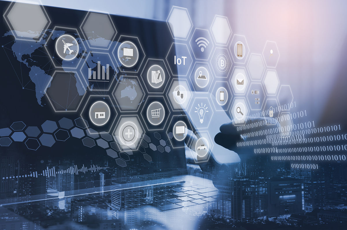 推动人工智能融入新兴产业