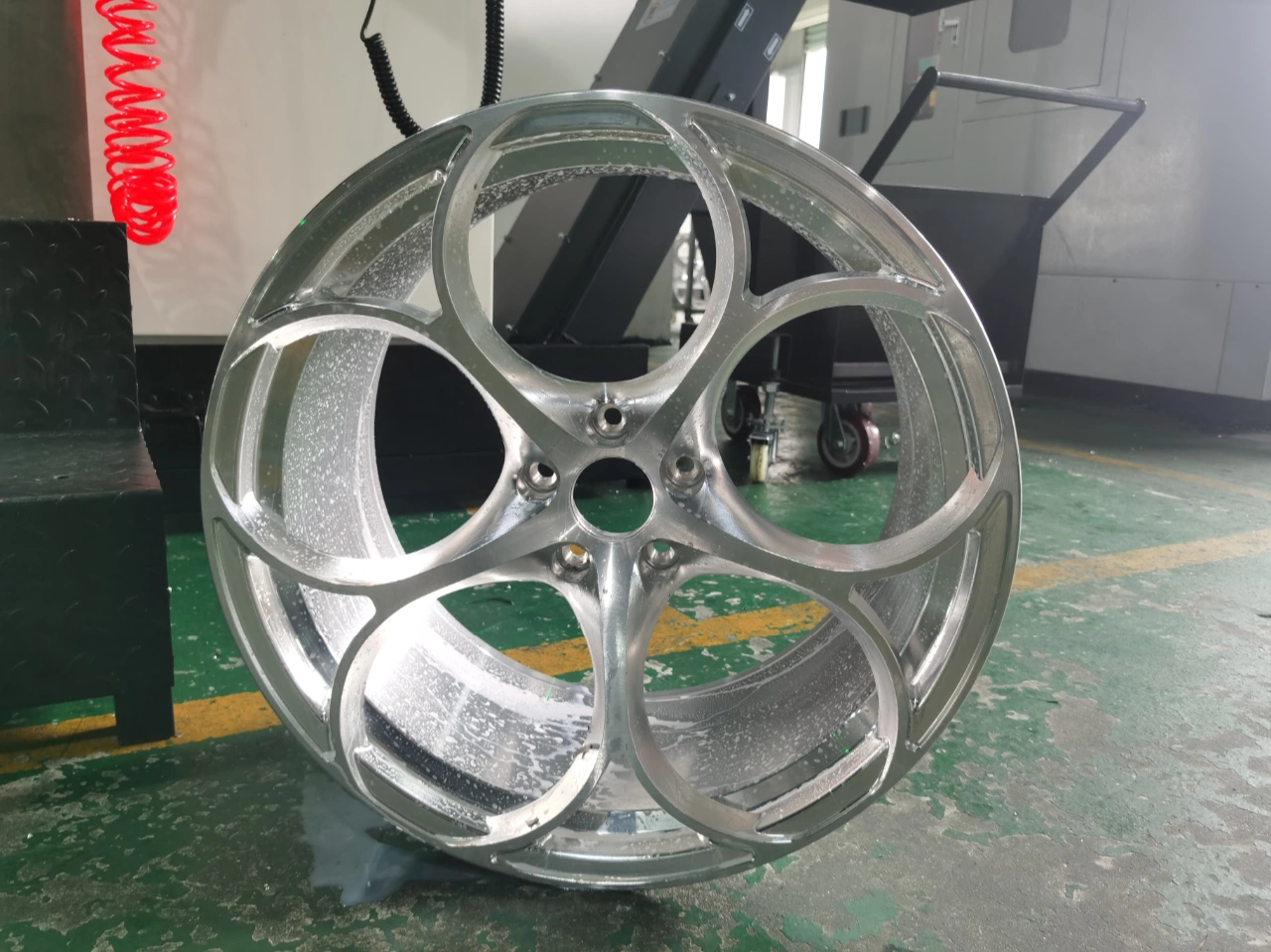 宏鑫科技：公司锻造工艺生产的零部件具备高强度、轻量化、高可塑性的核心优势