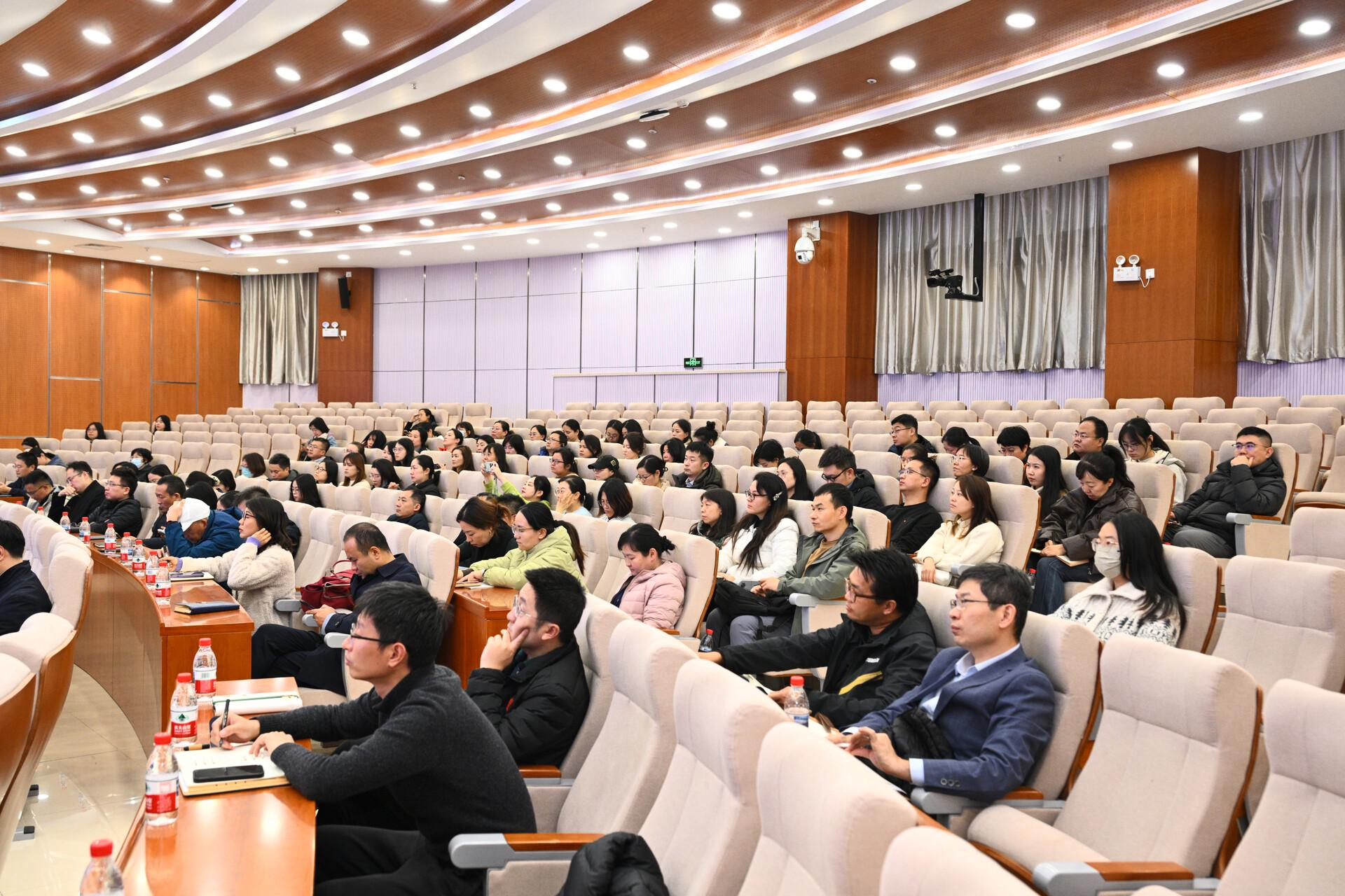 圣普政府和社会协商理事会就2026年预算展开讨论