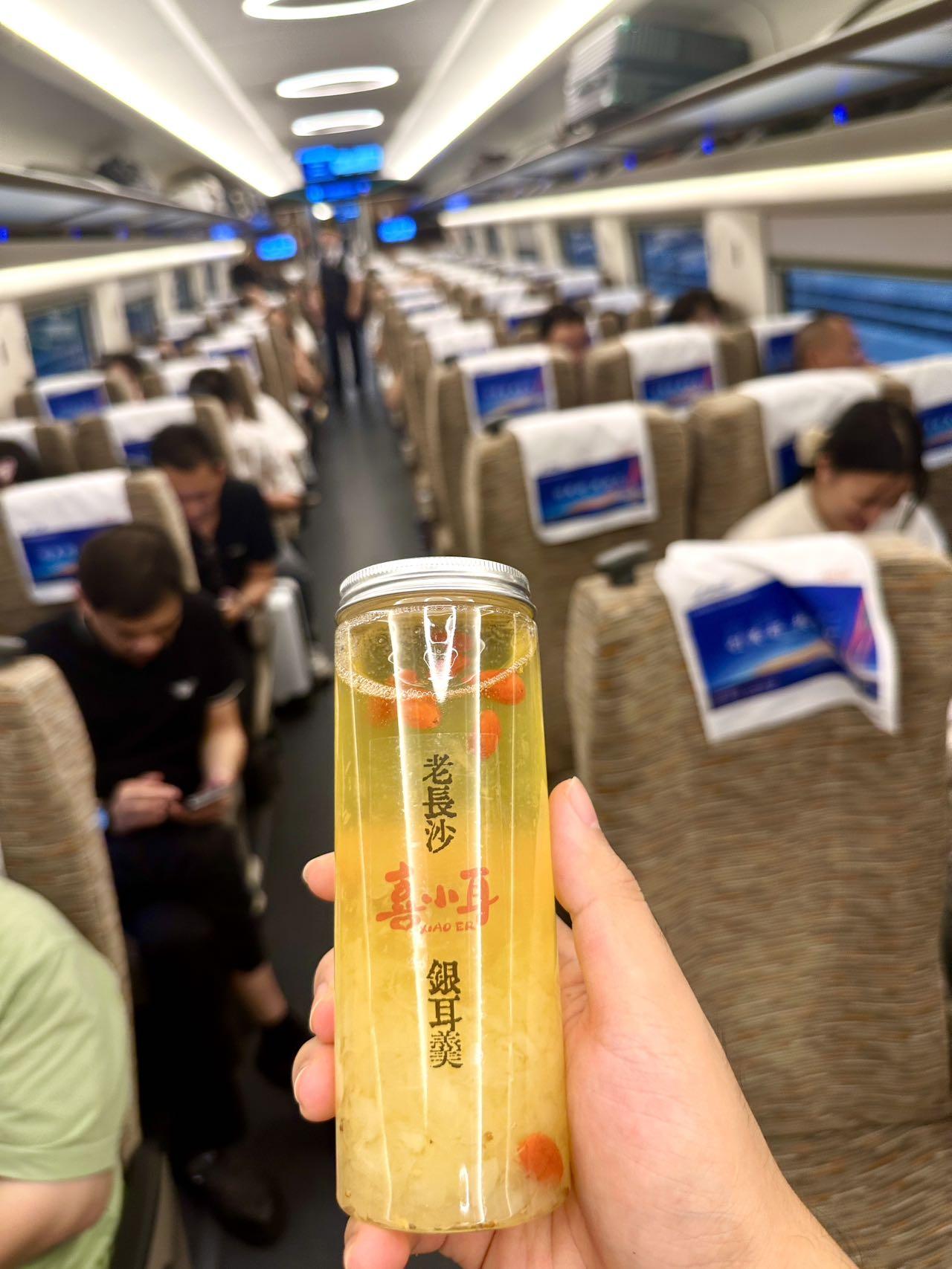 中铁快运联手菜鸟，今年春节让旅客“轻装行”、宠物上高铁