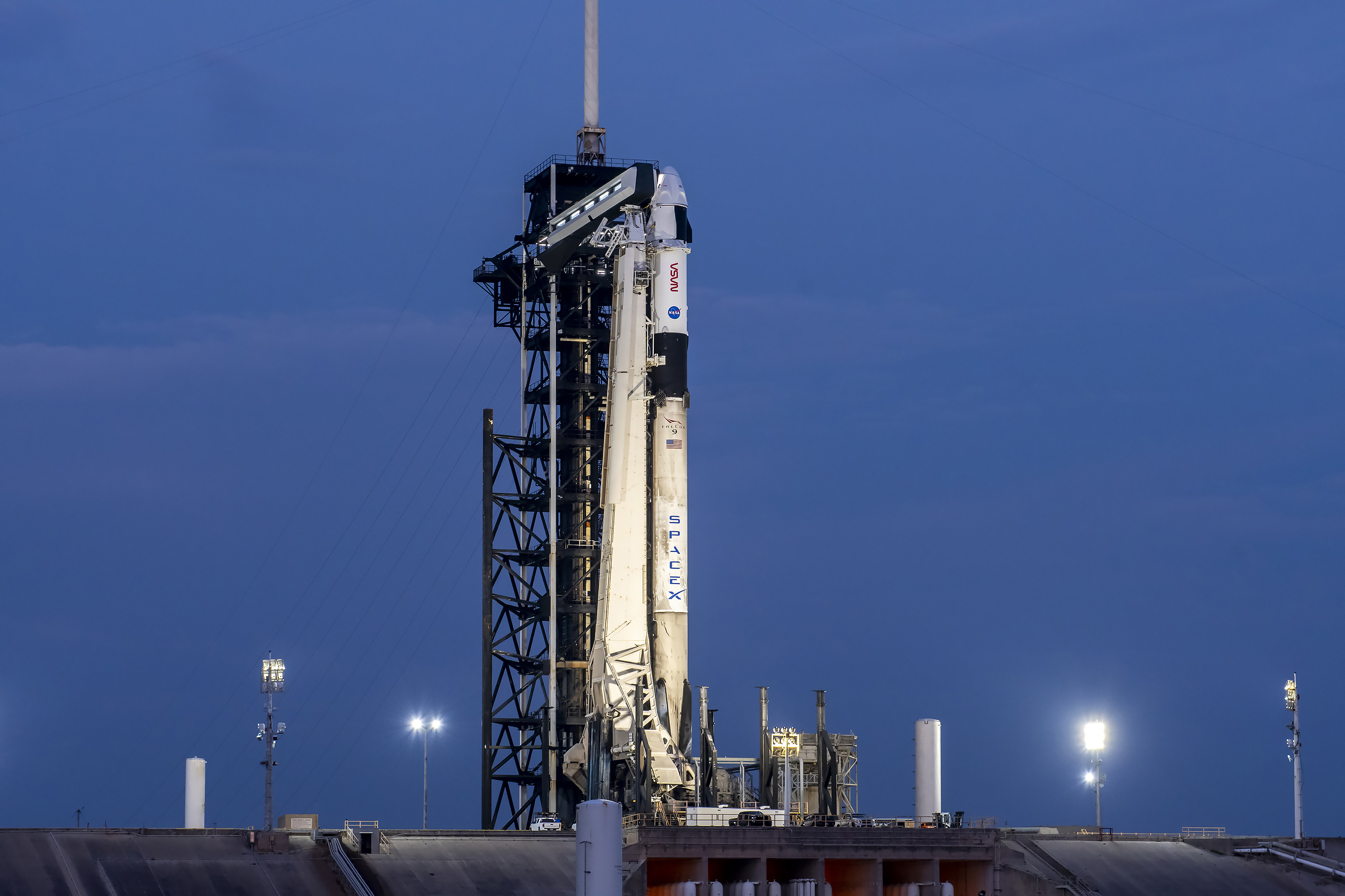 美载人“龙”飞船与国际空间站完成对接