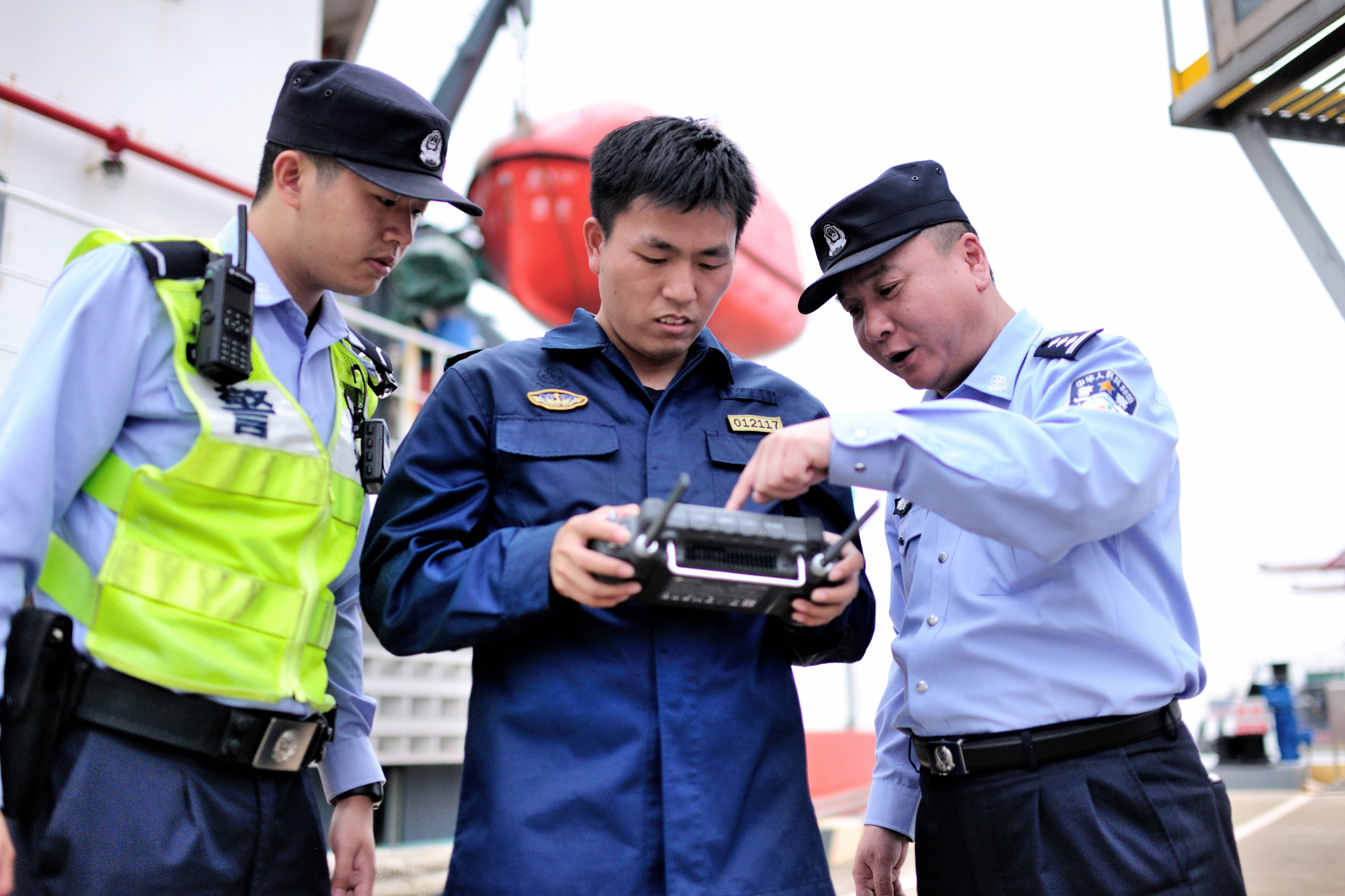 人机协同，他们给水下桥梁“做体检”