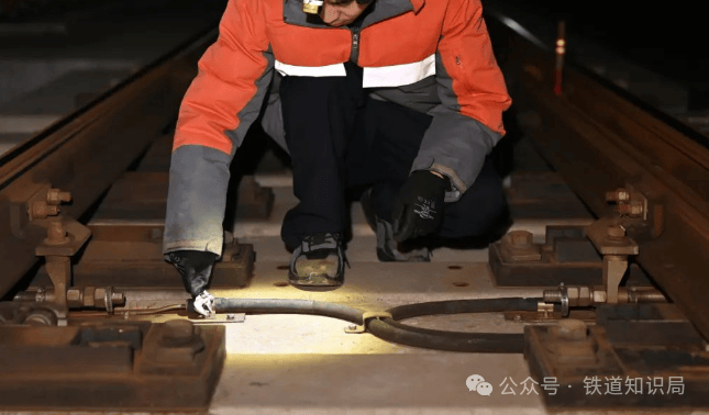 电磁融雪，他们为铁路轨道“送温暖”
