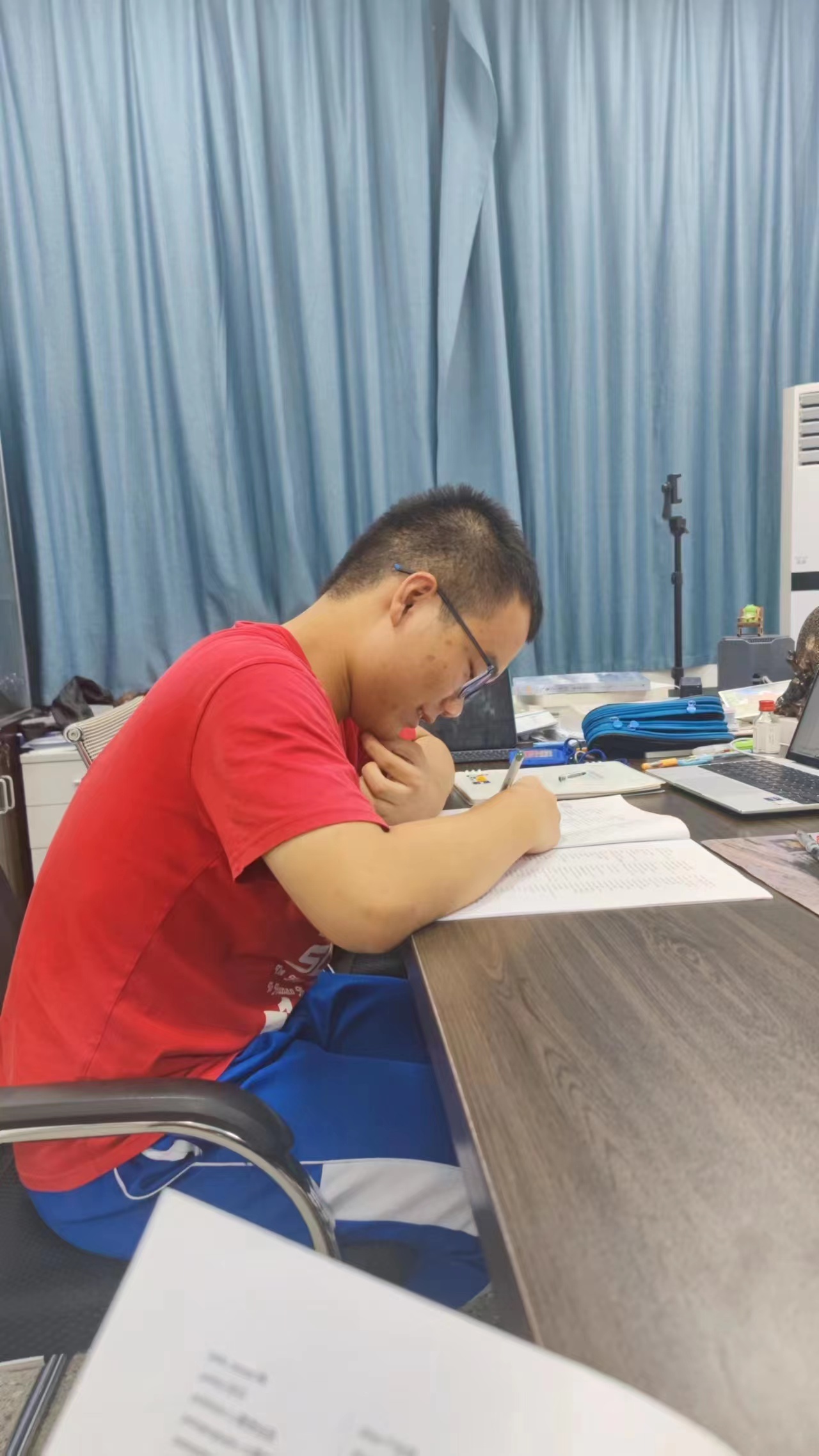 中国中学生在国际冬季人工智能奥赛获两金一银