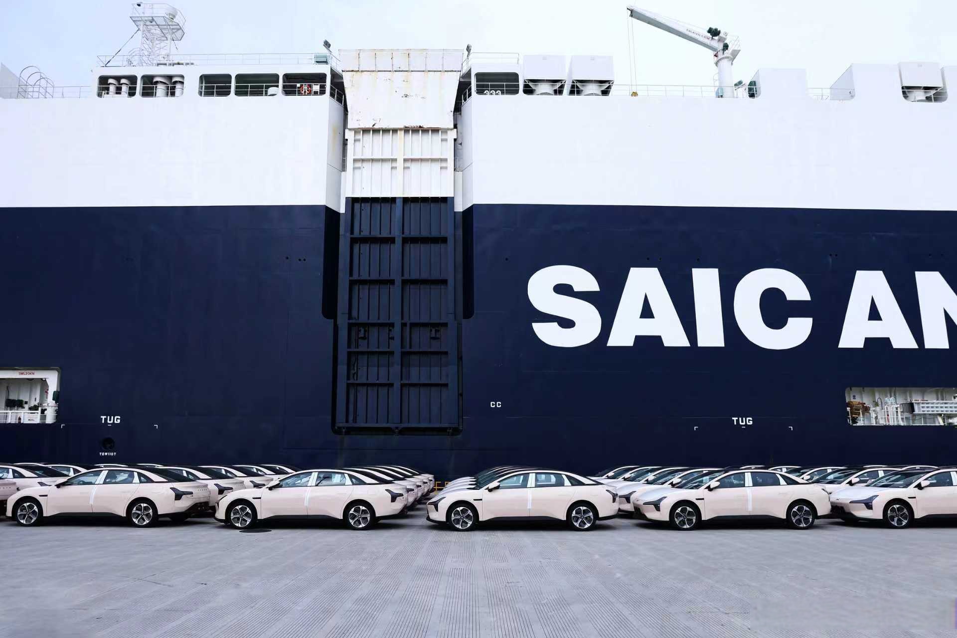 加纳港口首次停靠30万吨巨轮