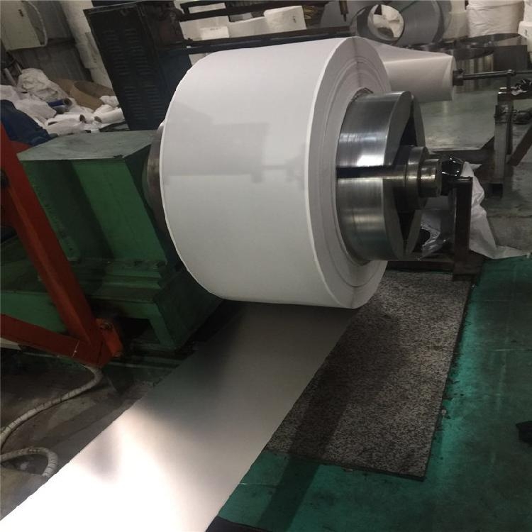 盛德鑫泰获得发明专利授权：“一种具备整边功能的自动化钢带加工用冷轧机”