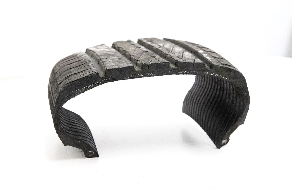 风神股份获得实用新型专利授权：“一种轮胎的仿生胎冠曲线”