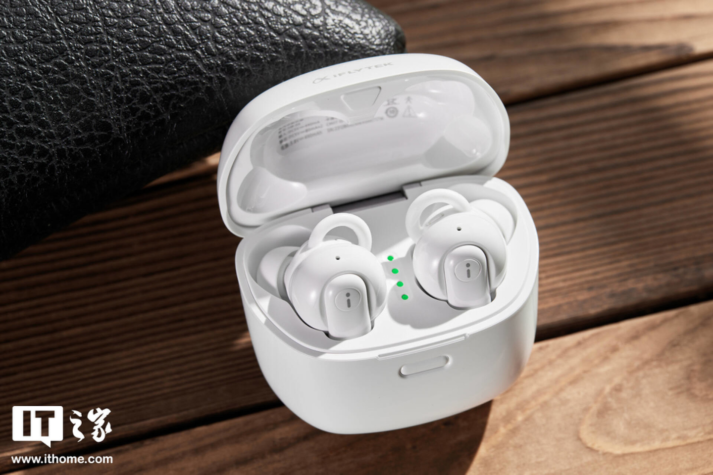 科大讯飞获得实用新型专利授权：“转轴翻盖测试设备”